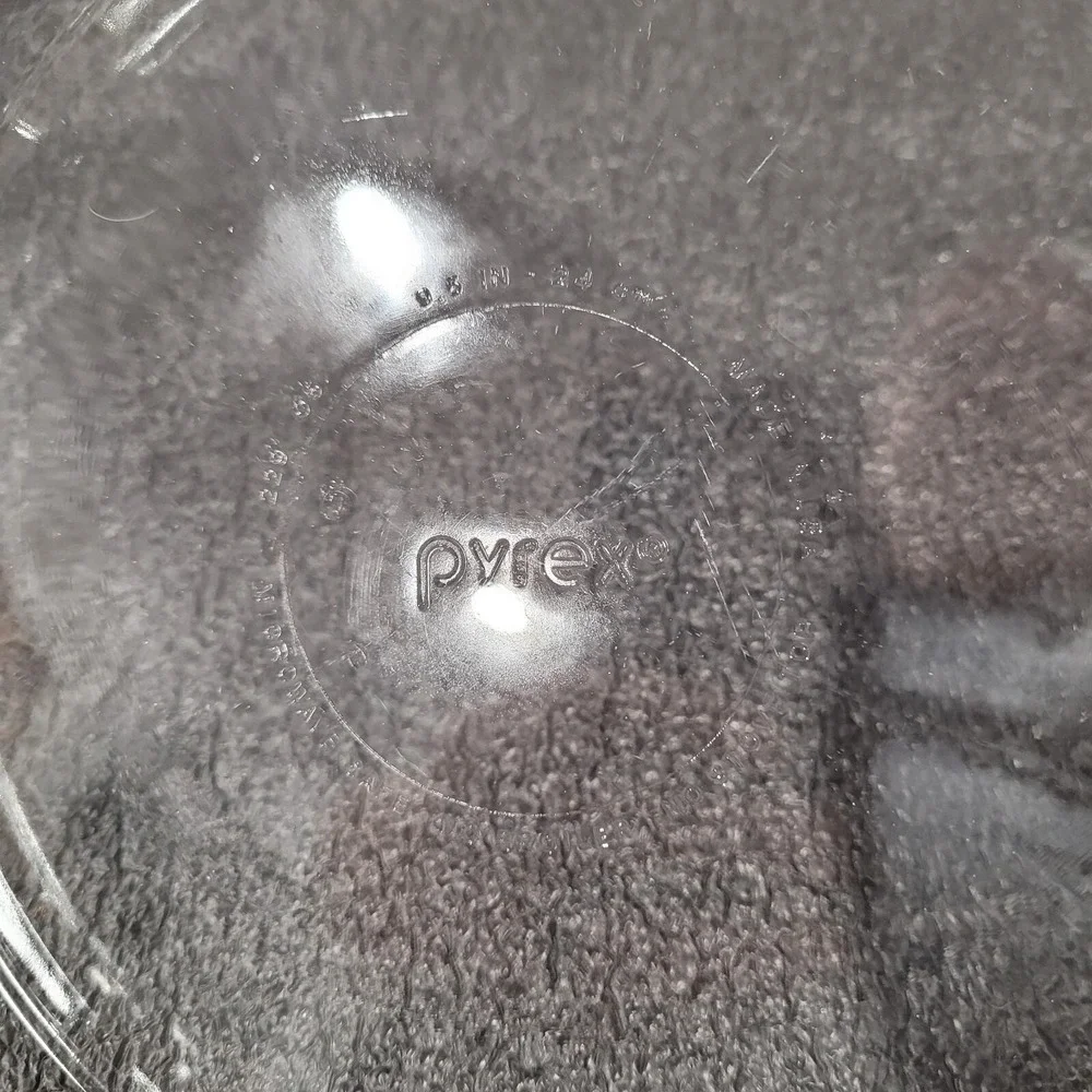 Vintage PYREX #229 9.5